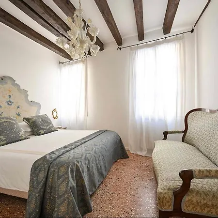 La Petite Dogaressa *