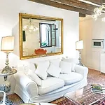 La Petite Dogaressa Venice