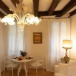 La Petite Dogaressa Apartment *
