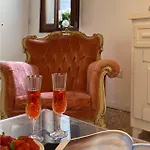 La Petite Dogaressa Apartment *